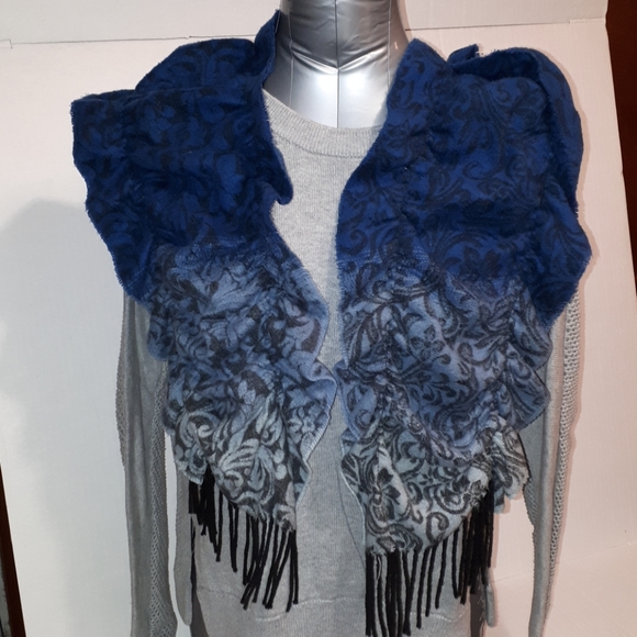 Blue cashmink ruffle scarf - Picture 2 of 6